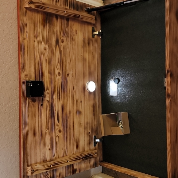 Hideaway lock box - Picture 2 of 2